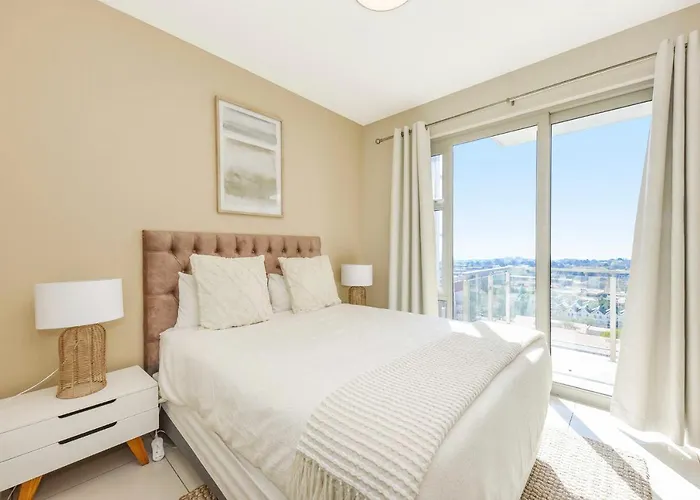 Tyrwhitt Luxury Apartment In Rosebank